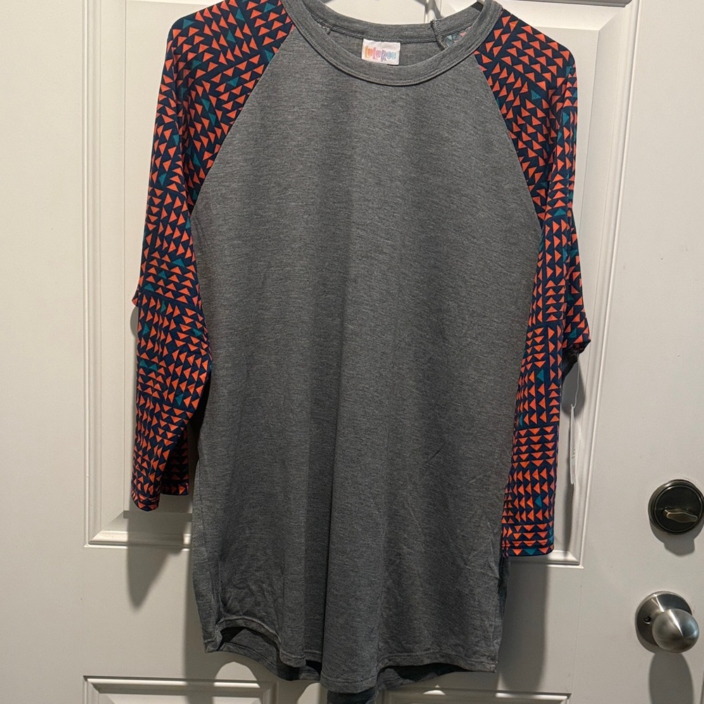 2 for $10 LuLaRoe BUNDLE AND SAVE 
 Gray Raglan Tee